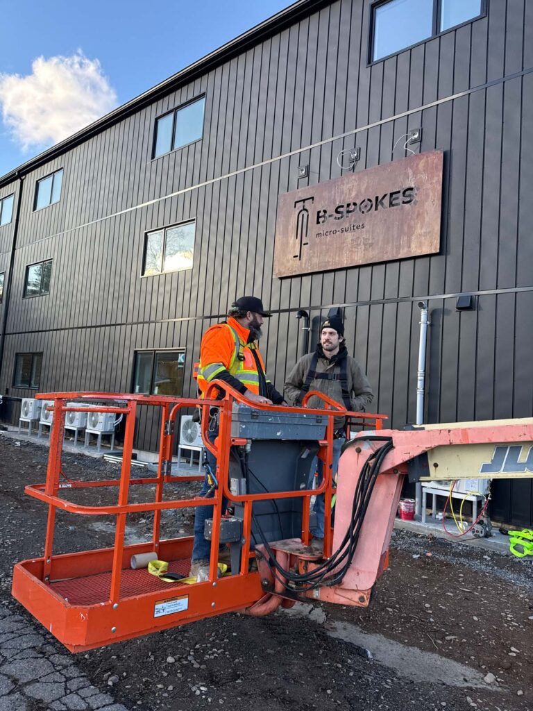 B-spokessignage-contruction